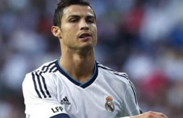 Ronaldo thể hiện vẻ bất mãn trong trận thắng Granada trước khi tuyên bố 
