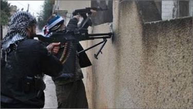 Các tay súng của phe đối lập Syria tại một vị trí cố thủ ở thành phố Homs (Ảnh: Press TV)