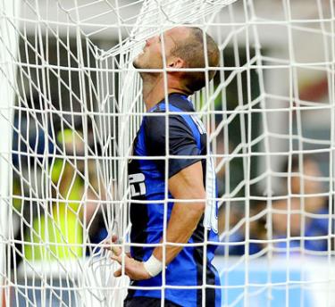 Sneijder đang “mắc cạn” nhưng Inter vẫn tiến tới.