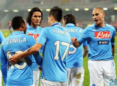 Napoli bị trừ 2 điểm vì dàn xếp tỷ số.