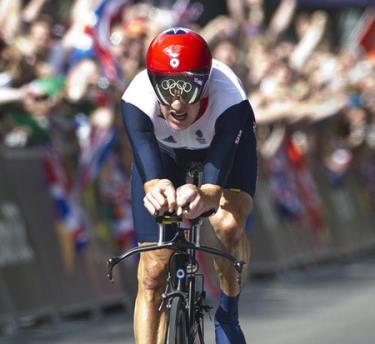 Cua rơ Bradley Wiggins về nhất tại giải Tour de France