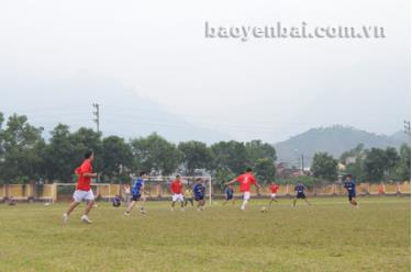 Bóng đá quần chúng thu hút sự tham gia nhiệt tình của các đơn vị.
