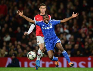 Arsenal đang bị đẩy xuống vị trí thứ 3
