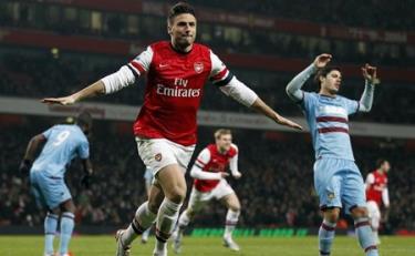 West Ham (áo xanh) là đối thủ thích hợp cho Arsenal vào lúc này.