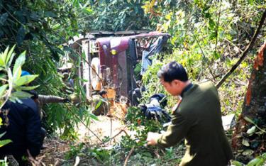 4 người bị thương nặng được đưa đi cấp cứu, một hành khách tử vong tại chỗ. Hơn 20 người khác may mắn thoát ra ngoài và được chuyển sang xe khách khác.