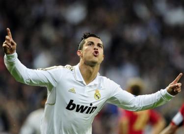 Cristiano Ronaldo trở thành ông Vua mới ở châu Âu.
 
