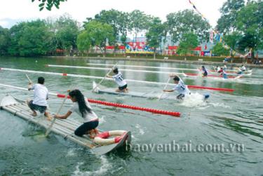 Thi đấu các môn thể thao tại Đại hội TDTT huyện Văn Yên năm 2013.
