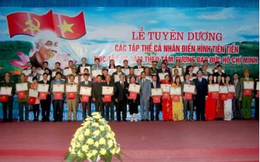 52 cá nhân điển hình tiên tiến trong Học tập và làm theo Bác được tuyên dương tại buổi lễ