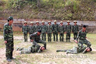 Lực lượng vũ trang huyện Mù Cang Chải huấn luyện, sẵn sàng chiến đấu.
