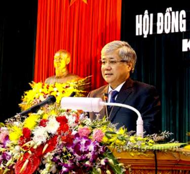 Đồng chí Đỗ Văn Chiến phát biểu ý kiến tại kỳ họp thứ 12, Hội đồng nhân dân tỉnh khóa XVII.