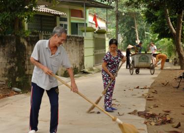 Mô hình “Tự quản thu gom và vận chuyển rác thải sinh hoạt” tại Khu dân cư Yên Hòa, phường Yên Ninh góp phần tích cực xây dựng, thực hiện NSVH - VMĐT.