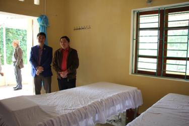 Đại diện sở, ban, ngành tỉnh tham quan các phòng tẩm quất.