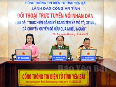 Lãnh đạo Công an tỉnh Yên Bái đối thoại trực tuyến với nhân dân về việc thực hiện đăng ký sang tên xe mô tô, xe máy đã chuyển quyền sở hữu qua nhiều người.