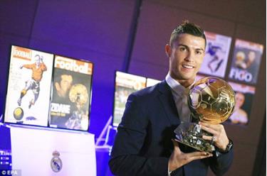 Ronaldo lần thứ tư đoạt giải thưởng Quả bóng vàng cao quý.