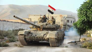 Xe tăng quân chính phủ trong chiến dịch giải phóng Aleppo.