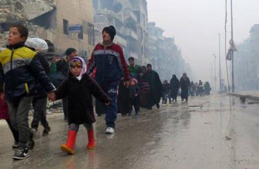 Người dân rời khỏi Aleppo.