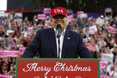 Tổng thống đắc cử Donald Trump trong chuyến đi cảm ơn cử tri tại TP Mobile, bang Alabama, ngày 17-12.