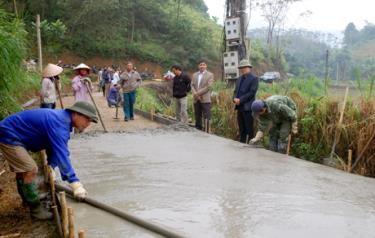 Tuyến đường thôn 5, xã Lâm Giang có chiều dài 640m hoàn thành sẽ tạo điều kiện đi lại thuận lợi cho hàng chục hộ dân.