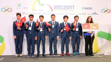 6 thí sinh đội tuyển quốc gia Việt Nam giành huy chương tại kỳ thi Olympic toán học quốc tế 2017.