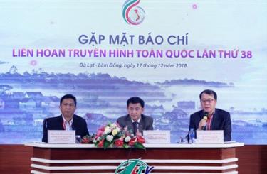 Quang cảnh buổi họp báo.