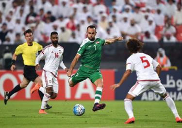 Justin Meram (áo xanh) không thể tham dự Asian Cup 2019 vì chấn thương.