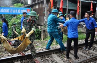 Tuổi trẻ thành phố tích cực tham gia các hoạt động xung kích tình nguyện vì cuộc sống cộng đồng.