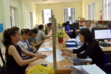 Ngành thuế Yên Bái bố trí cán bộ lãnh đạo và công chức trực những ngày cuối tháng 12 để đảm bảo tiếp nhận, hỗ trợ và giải quyết kịp thời các thủ tục hành chính thuế cho người nộp thuế.