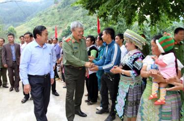 Người dân Khuôn Bổ vui chơi văn hóa, thể thao trong Ngày hội Đại đoàn kết toàn dân tộc.