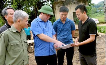 Lãnh đạo huyện Yên Bình chỉ đạo quy hoạch nông thôn mới tại xã Tân Hương.