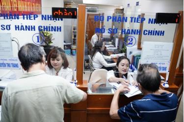 Công chức, viên chức làm việc tại phường Đồng Xuân, quận Hoàn Kiếm, TP Hà Nội.