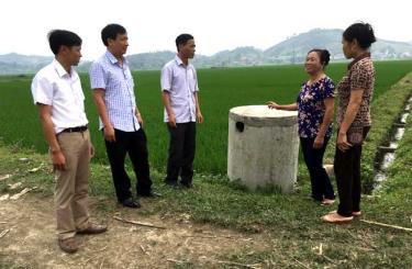 Vệ sinh đường làng ngõ xóm, nạo vét cống rãnh, thu gom rác thải… đã trở thành việc làm thường xuyên của nhiều người dân tại các địa phương.