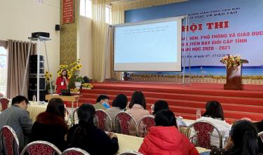 Phần thi trình bày biện pháp nâng cao chất lượng công tác giảng dạy của giáo viên Trường Phổ thông Dân tộc bán trú TH&THCS Púng Luông, huyện Mù Cang Chải