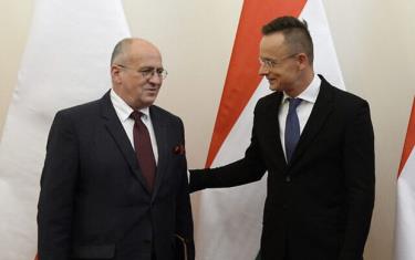 Ngoại trưởng Hungary Peter Szijjarto (phải) và người đồng cấp Ba Lan Zbigniew Rau.