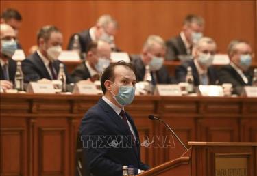 Thủ tướng Romania Florin Citu phát biểu tại phiên họp Quốc hội ở Bucharest ngày 23/12/2020.