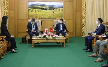 Vice Chairman of the provincial People’s Committee Ngo Hanh Phuc meets with the JICA delegation.
