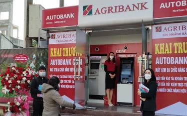 Máy CDM được Agribank đưa vào hoạt động tại số nhà 133, đường Nguyễn Thái Học, thành phố Yên Bái.