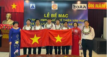 Đoàn học sinh dự thi và đoạt Huy chương.