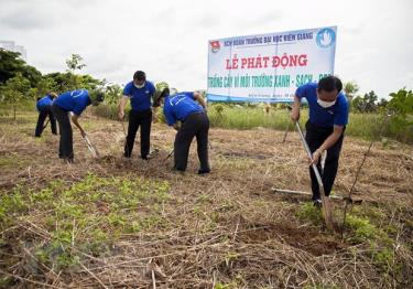 Chiến lược tạo điều kiện để thanh niên tham gia nhiều hơn nữa vào quản lý nhà nước và xã hội.