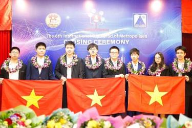 Các học sinh Việt Nam tham dự Kỳ thi Olympic quốc tế dành cho các thành phố lớn năm 2021.