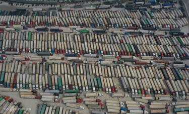 Ùn tắc xe chở hàng hoá xuất khẩu tại cửa khẩu Tân Thanh, Lạng Sơn.