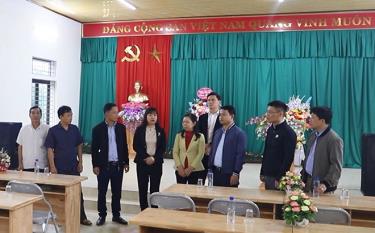 Lãnh đạo thị xã Nghĩa Lộ kiểm tra cơ sở vật chất và hoạt động của nhà đăng nhập dafabet tổ dân phố 11-12, phường Trung Tâm.