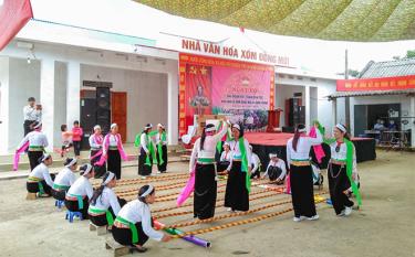 Trình diễn đăng nhập dafabet truyền thống người Mường trong Ngày hội đại đoàn kết toàn dân tộc.