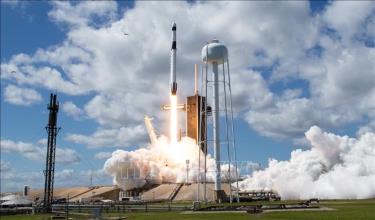 Tên lửa đẩy Falcon 9 mang theo tàu vũ trụ Endurance của SpaceX, thực hiện sứ mệnh đưa phi hành đoàn Crew-5 lên Trạm ISS, ngày 5/10/2022. Ảnh minh họa