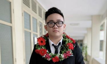 Trương Văn Quốc Bảo khi dự lễ khen thưởng học sinh đoạt giải quốc tế năm 2022 tại Bộ Giáo dục và Đào tạo, hôm 26/12.