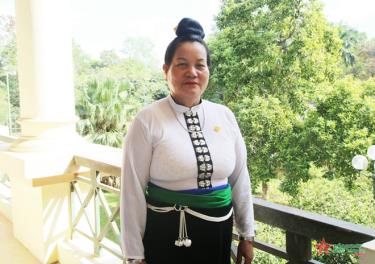 Meritorious Artisan Dieu Thi Xieng
