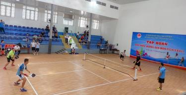 Các VĐV tham gia tập luyện môn Pickleball.