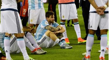 Messi với hình ảnh thất bại cay đắng trước Chile ở chung kết Copa America 2016