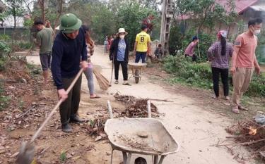 Nhân dân xã Phúc An, huyện Yên Bình thường xuyên tổ chức vệ sinh môi trường, góp phần duy trì tiêu chí quốc gia về y tế xã.