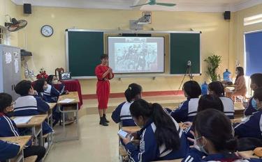 “Lớp học không biên giới” sử dụng công nghệ thông tin để trao đổi kiến thức của học sinh Trường THCS Lê Hồng Phong, thành phố dafabet với học sinh Trường THCS Pungsaeng, Hàn Quốc.