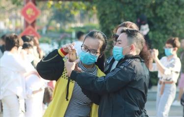Bộ Y tế khuyến cáo người dân đeo khẩu trang nơi đông người để phòng dafabet com truyền nhiễm.